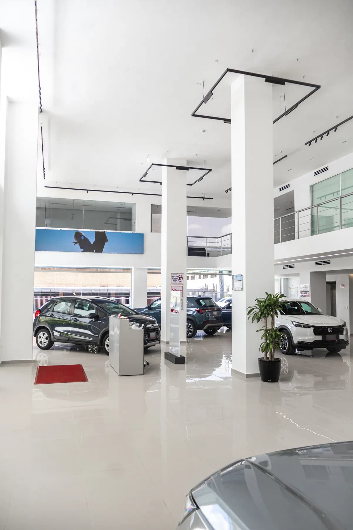Honda WR-V exhibido en el showroom Honda Los Ruices